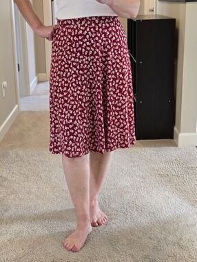 Gilli Red and Cream Floral A-Line Skirt With Ditsy Floral Pattern